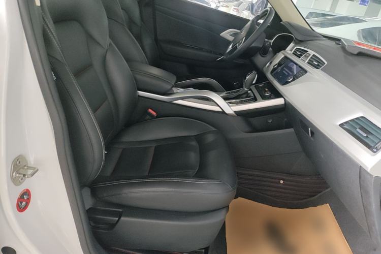 Used Geely Auto Emgrand X7 Sport 2018 1.8TD Automatic Two-Wheel Drive Smart Connect 4G Internet Edition Right Front Seat