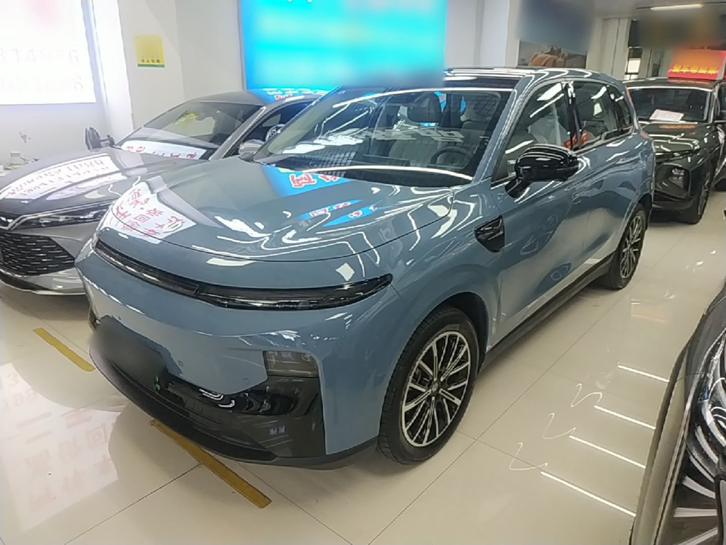 Unter der Vorderseite des Autos