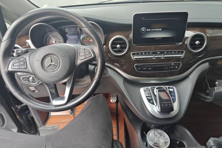Used Mercedes-Benz V-Class 2018 V 260 Prestige Edition China VI Center Console