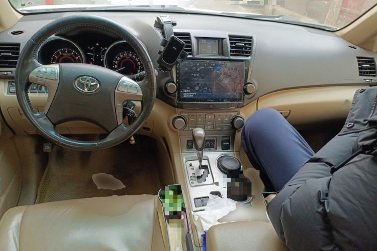 Used Toyota Highlander 2011 2.7L Two-Wheel Drive 7-Seater Luxury Navigation Edition
