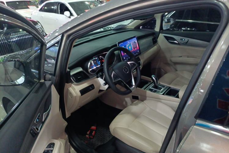 Used BYD Song MAX New Energy 2019 DM 1.5T Smart Connect Zhiyao Model 6-Seater China V Emission Standard Driver Seat