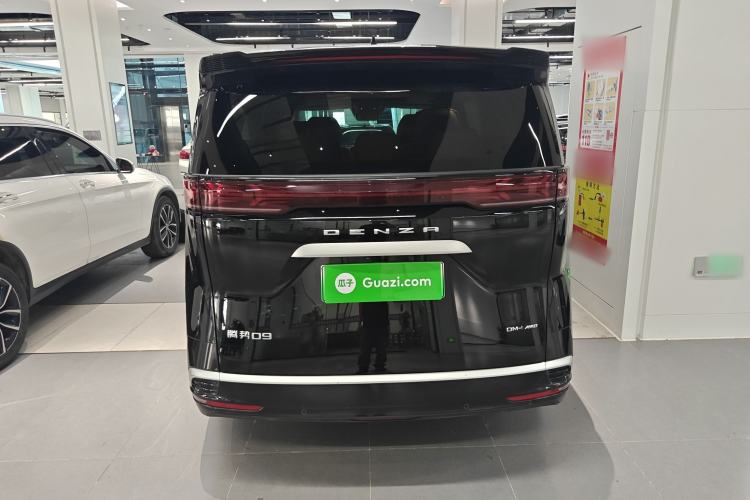 Used Denza D9 2022 DM-i 970 Four-Wheel Drive Prestige Model Rear