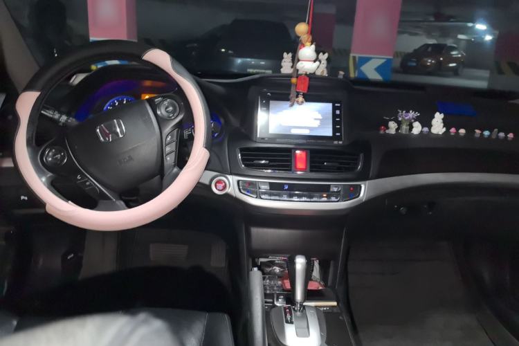 Used Honda Crosstour 2014 2.4L Luxury Edition Center Console