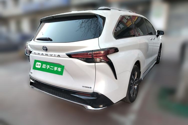 Used Toyota Granvia 2023 2.5L Hybrid Luxury Edition
