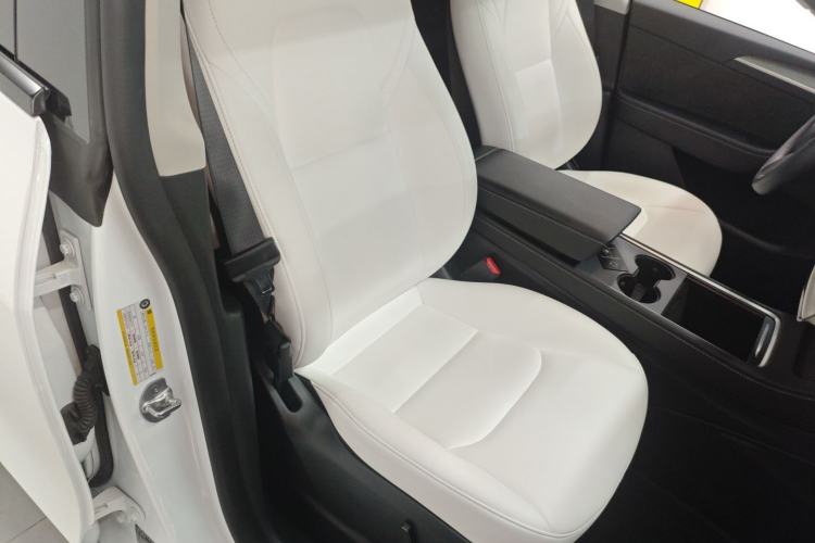 Used Tesla Model Y 2023 Long-Range All-Wheel-Drive Version
