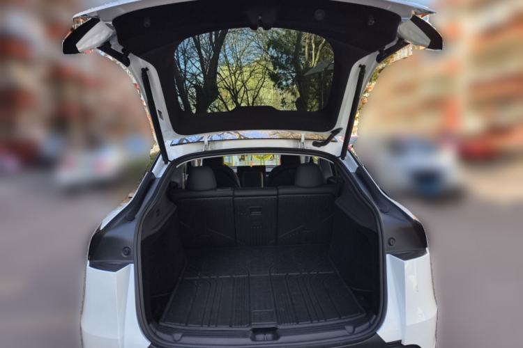 Used Tesla Model Y 2025 Rear-Wheel-Drive Version
