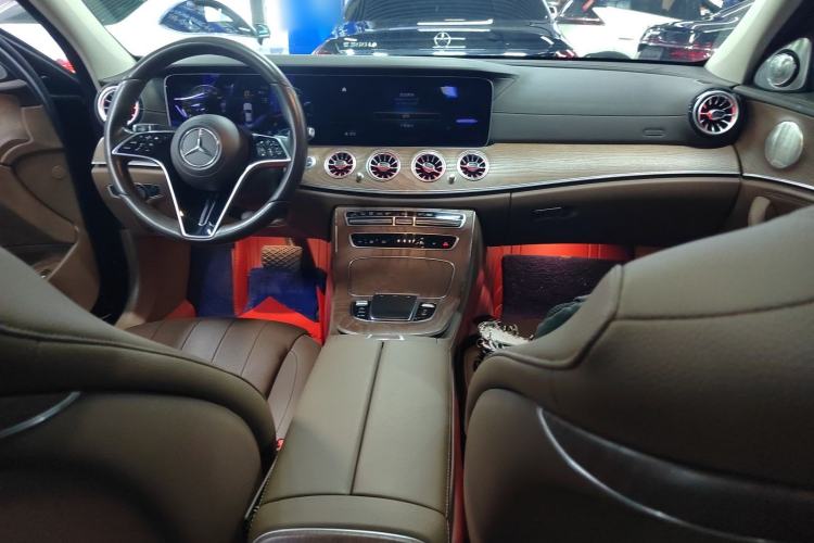 Used Mercedes-Benz E-Class 2022 E 300 L Luxury Model Center Console