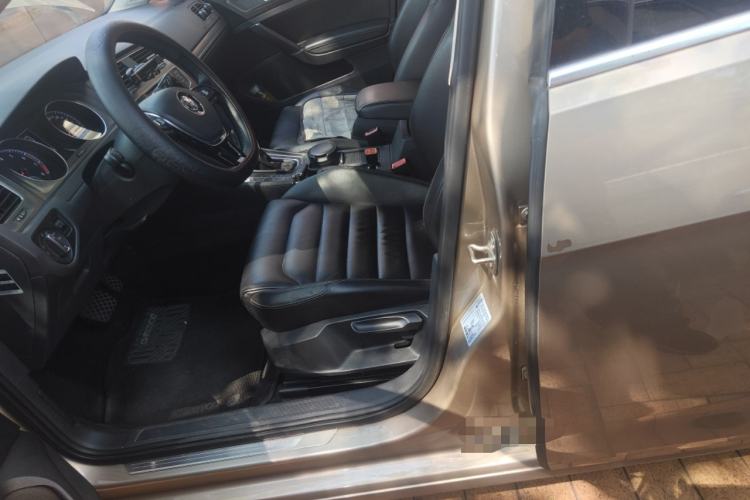 Used Volkswagen Golf 2016 230TSI Automatic Luxury Version
