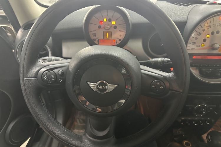 Used MINI MINI 2011 1.6L COOPER Fun