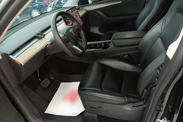 Used Tesla Model Y 2021 Standard Range Rear-Wheel Drive Version Left Front Seat