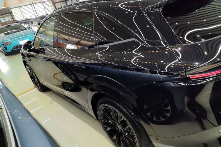 Used Zeekr 7X 2025 100 kWh Long-Range Rear-Wheel Drive with Intelligent Driving Features
