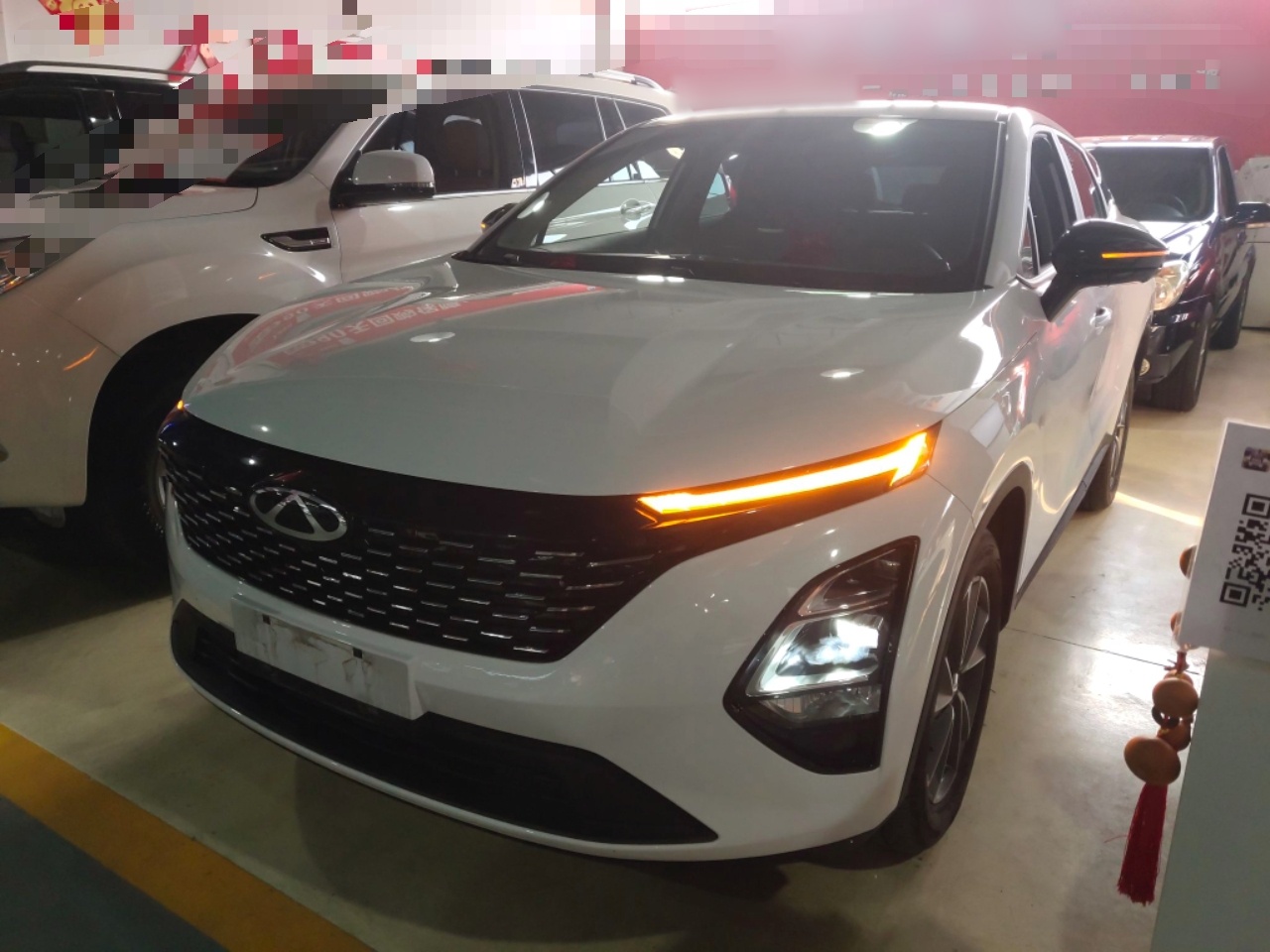 تحت مقدمة السيارة