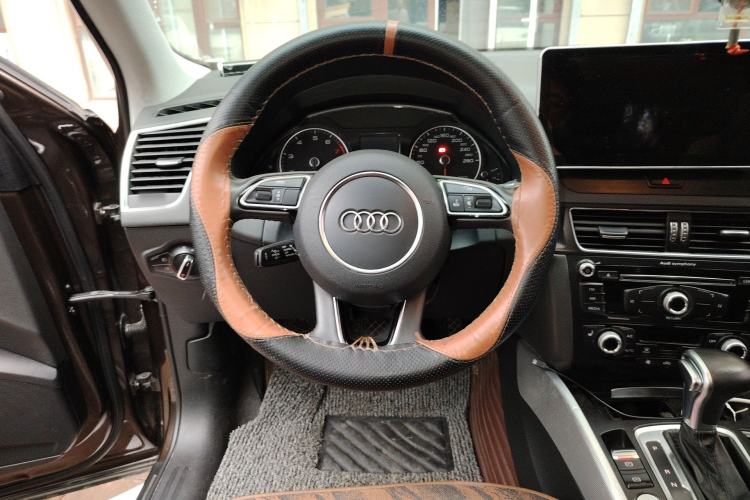 Used Audi Q5 2017 Plus 40 TFSI Technology Model Steering Wheel