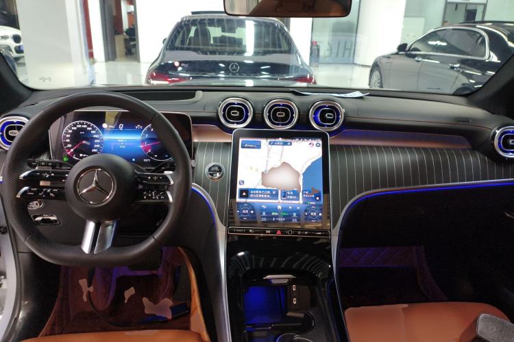 Used Mercedes-Benz GLC 2023 GLC 260 L 4MATIC Luxury 7-Seater Center Console