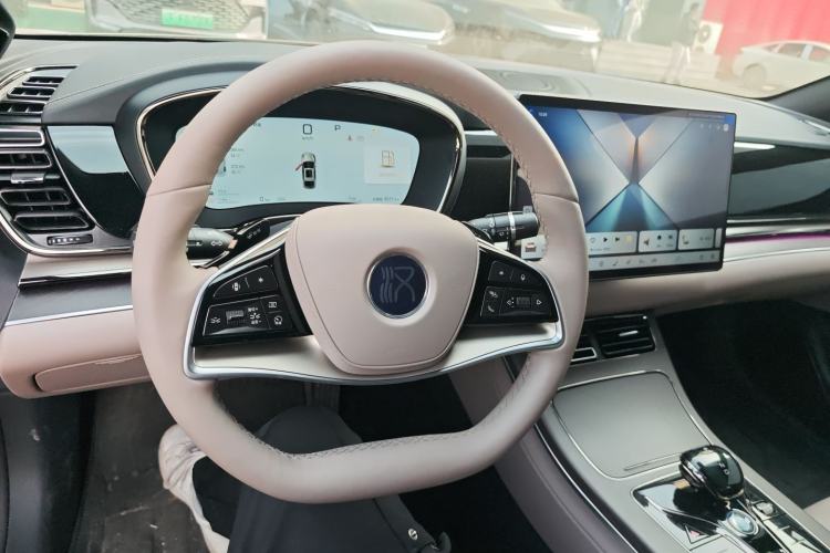 Used BYD Han 2025 DM-i Intelligent Driving Edition 125KM LiDAR Flagship Model Center Console
