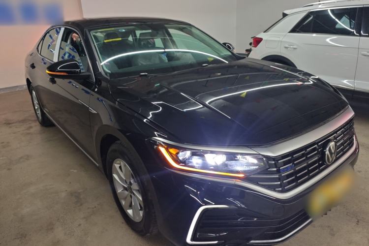 Used Volkswagen Passat New Energy 2025 430 PHEV Hybrid Business Edition Front Right 45 Deg