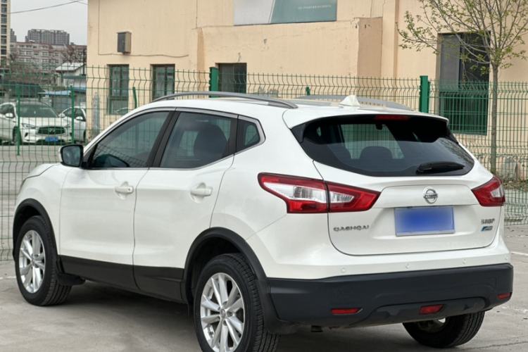 Used Nissan Qashqai 2016 2.0L CVT Elite Edition Exterior 3