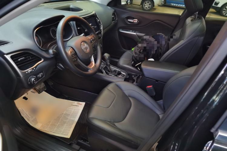 Used Jeep Cherokee 2019 2.0T Two-Wheel Drive Smart Enjoyment Version China VI