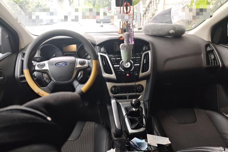 Used Ford Focus 2012 Hatchback 2.0L Manual Luxury Sport Model Center Console