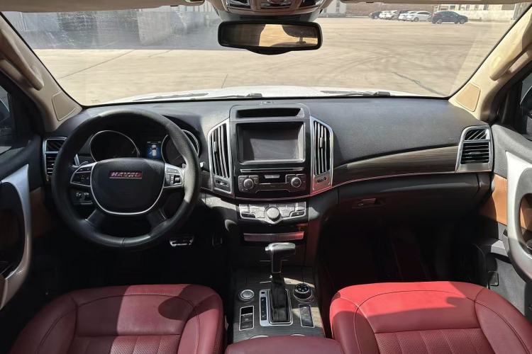 Used Haval H9 2015 2.0T Four-Wheel Drive Luxury 7-Seater Interior 1