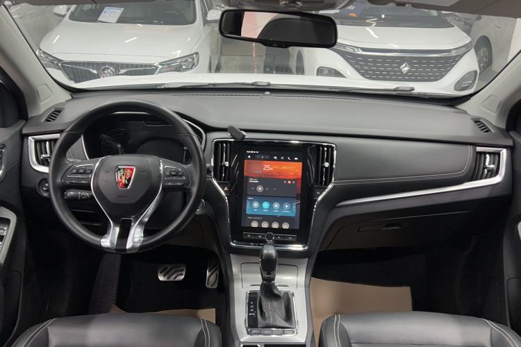 Used Roewe RX5 2018 30T Two-Wheel Drive Automatic Internet Smart Edition Center Console