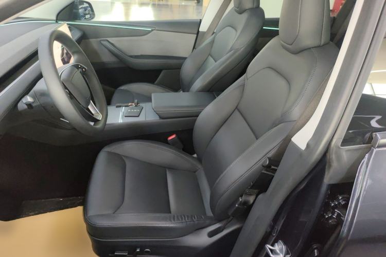 Used Tesla Model Y 2025 Rear-Wheel-Drive Version
