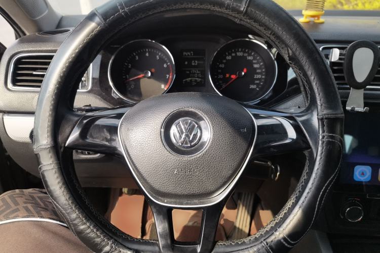 Used Volkswagen Sagitar 2015 1.6L Manual Comfort Model
