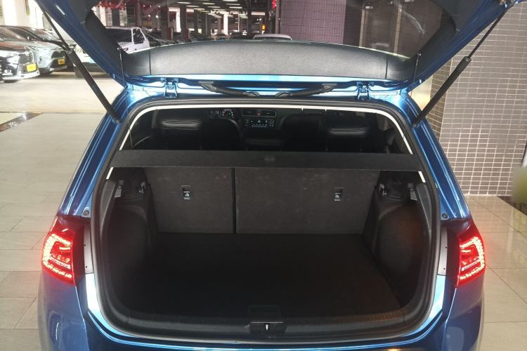 Used Volkswagen Golf 2017 1.6L Automatic Comfort Million-Vehicle Anniversary Edition