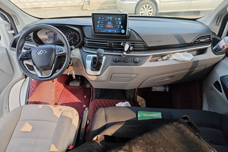 Used SAIC MAXUS Xintu V90 2020 2.0T AMT Yunjie Edition Front-Wheel Drive Rear Single Tire Short Wheelbase Mid-Height 6-Seater Center Console