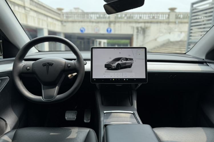 Used Tesla Model Y 2024 Long-Range All-Wheel-Drive Version
