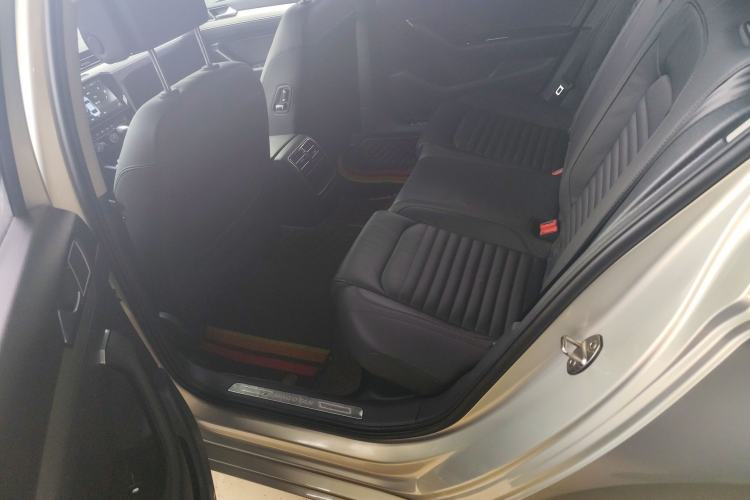 Used Volkswagen Magotan 2018 330TSI DSG Advanced Model
