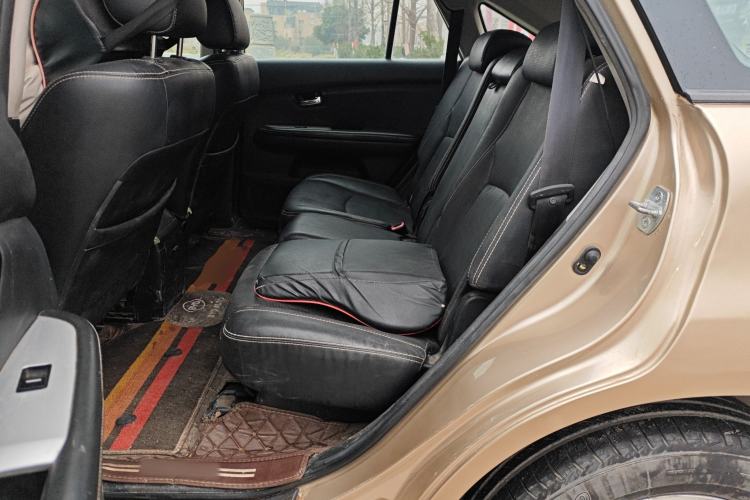 Used BYD S6 2014 2.0L Manual Luxury 5-Seater
