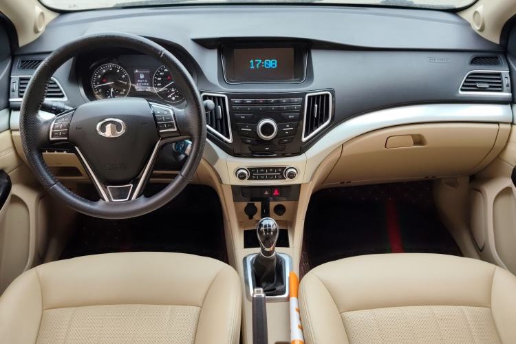 Used Great Wall C30 2016 1.5L Manual Comfort Model Center Console