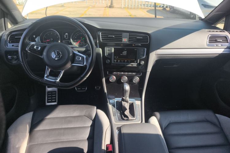 Used Volkswagen Golf 2017 280TSI Automatic R-Line Million-Vehicle Commemorative Edition Center Console