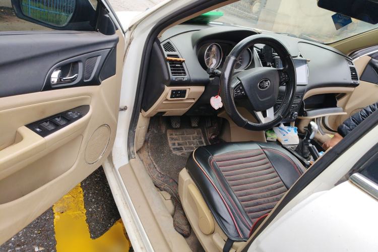 Used Bestune B50 2013 1.6L manual luxury version
