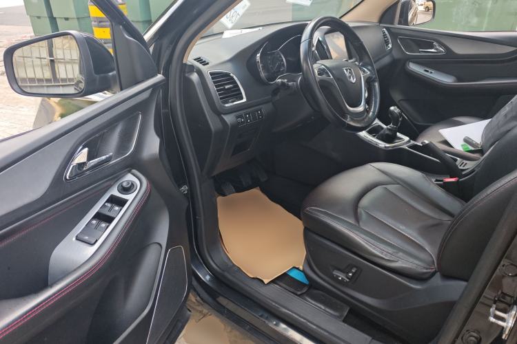 Used Baojun 560 2015 1.8L manual luxury version

