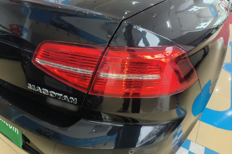 Used Volkswagen Magotan 2019 330TSI DSG Leading Model China VI Standard Right Rear Taillight
