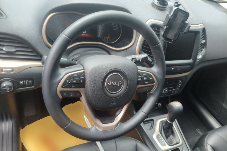 Used Jeep Cherokee 2016 2.0L Superior Edition