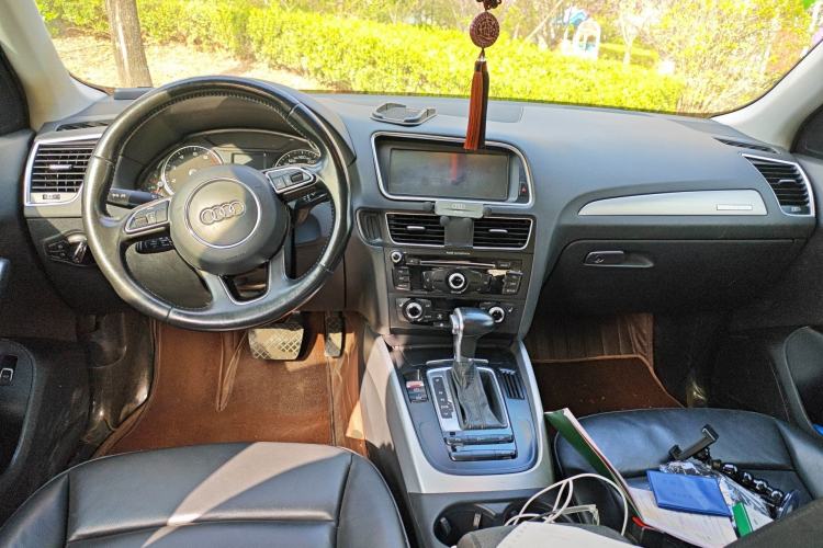 Used Audi Q5 2016 40 TFSI Trendy Edition Center Console