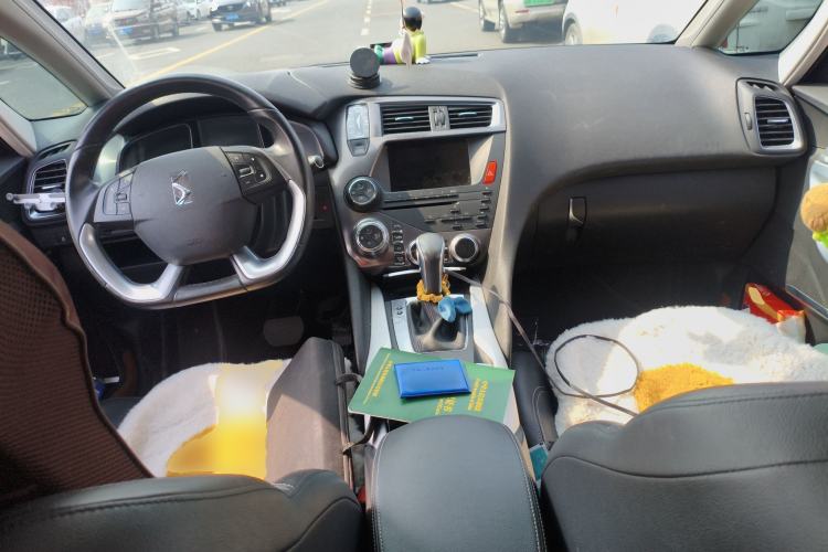 Used DS 5 2015 1.6T Luxury Edition THP160 Center Console