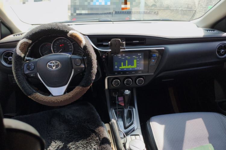 Used Toyota Levin 2017 Revised Version 185T CVT Elite Edition China VI Standard Center Console