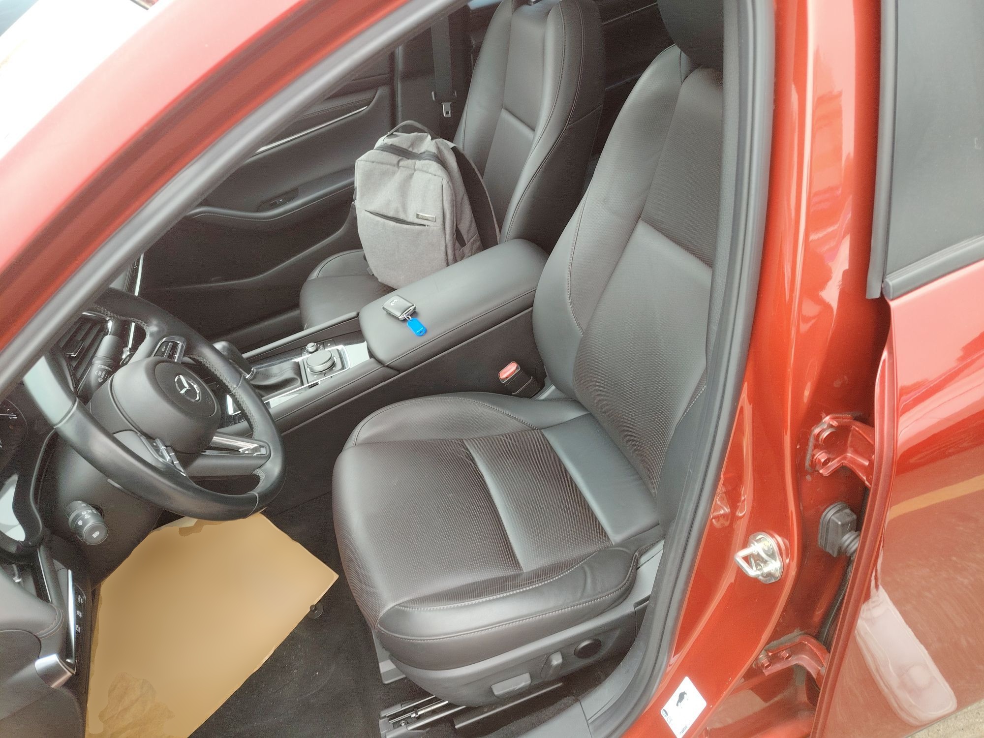 Переднее сиденье в автомобиле