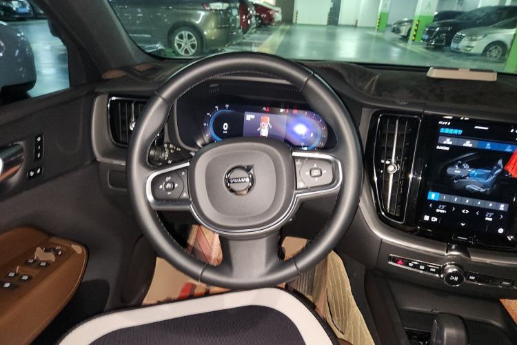 Used Volvo XC60 2023 B5 4x4 Smart Luxury Edition
