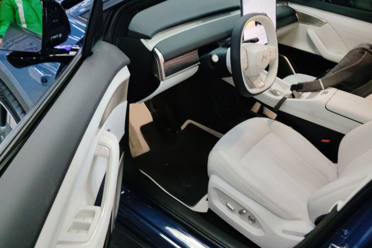 Used ONVO L60 2024 60 kWh Rear-Drive Version