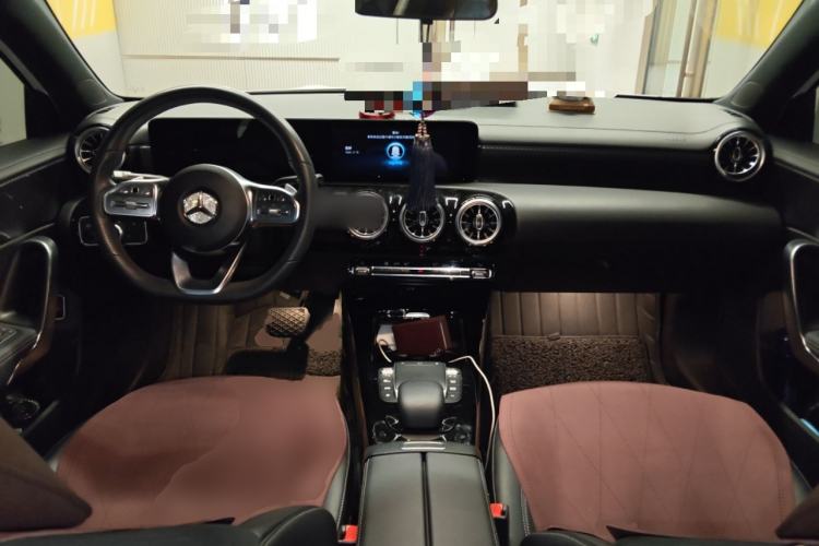 Used Mercedes-Benz A-Class 2022 Second Facelift A 200 L Sport Sedan Fashion Version
