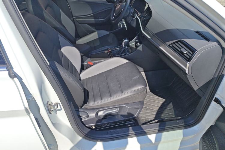 Used Volkswagen Sagitar 2022 280TSI DSG Flyover Edition Right Front Seat