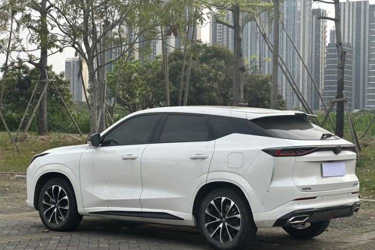 Used CHANGAN UNI-Z New Energy 2024 Blue Whale Smart Electric iDD 125km Excellence Model Exterior 3