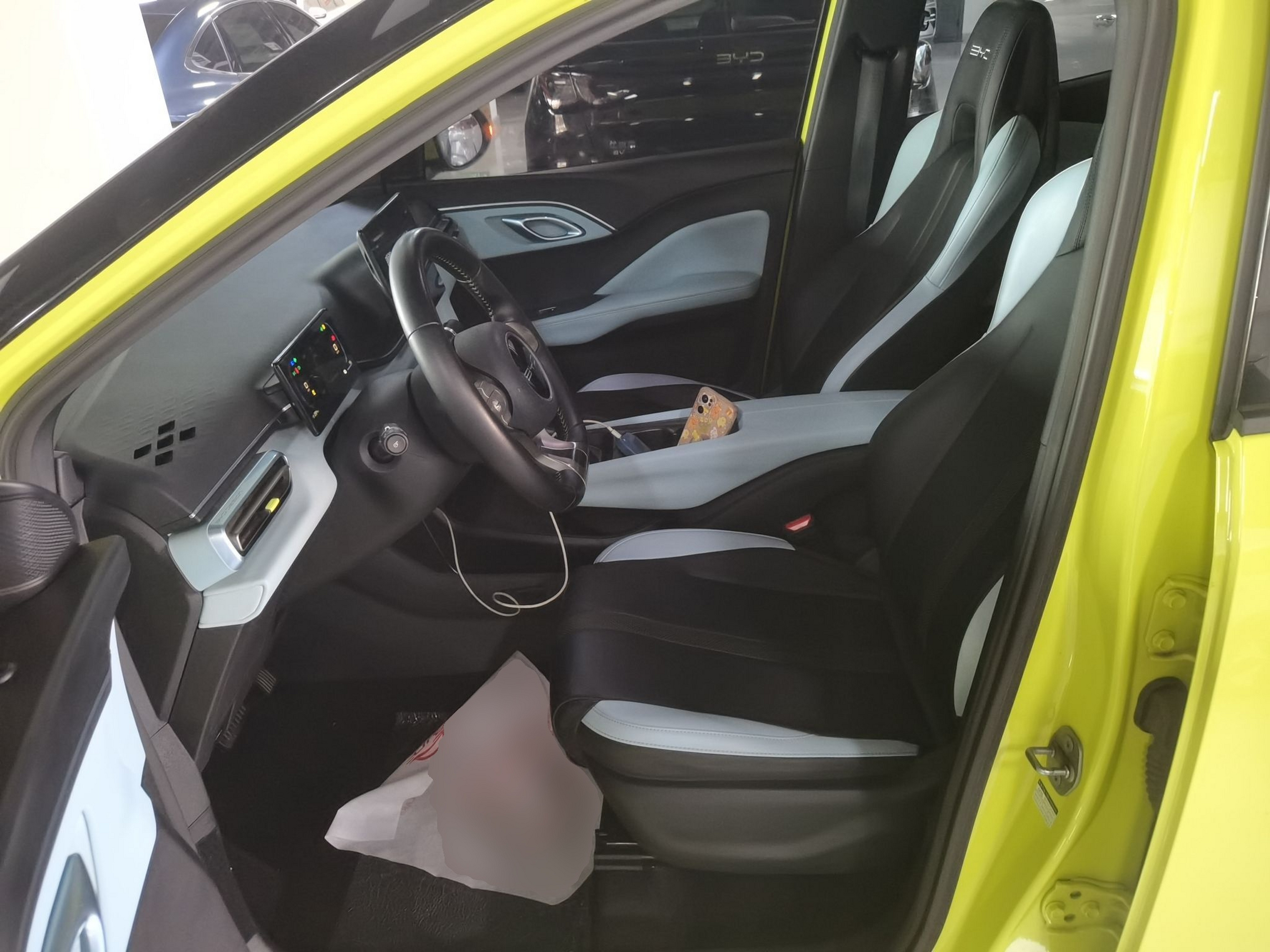 المقاعد الأمامية داخل السيارة