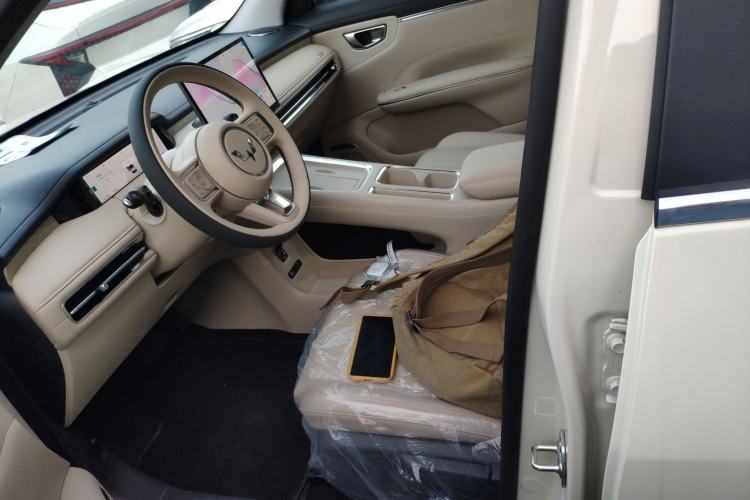 Used Wuling Bingo S 2025 Model 430km Deluxe Edition
