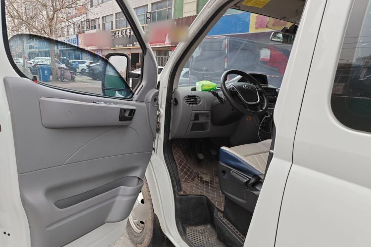 Used SAIC MAXUS Xintu V80 2019 2.5T Classic Version 6-Speed Manual – Aoyuntong Modified Long Wheelbase Mid-Height 7-Seater